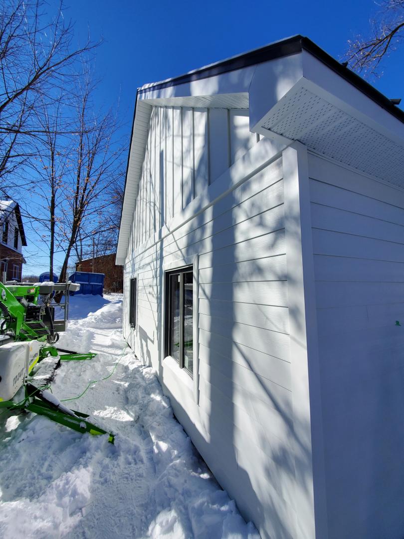 Installation de revêtement extérieur Laval
